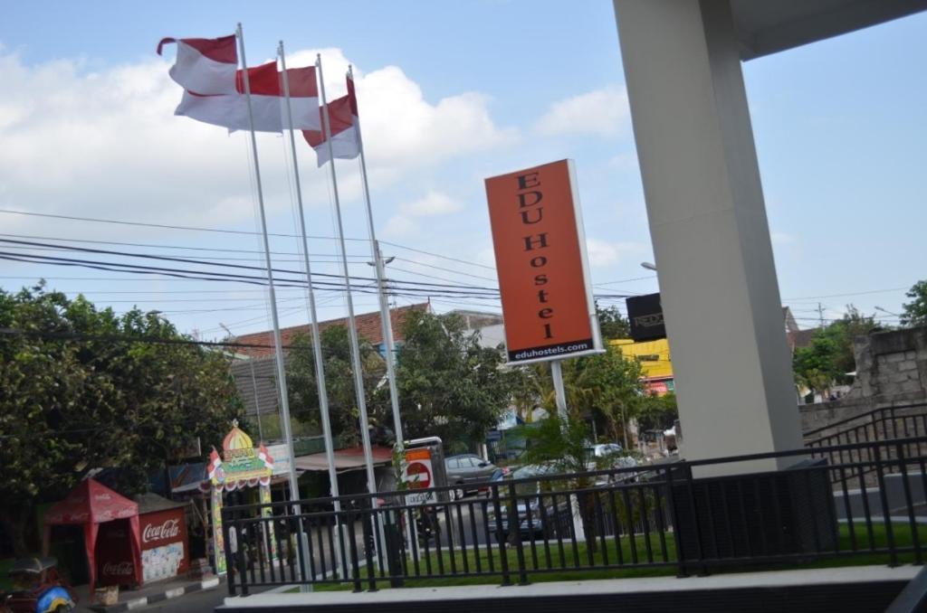 EDU Hostel Yogyakarta Buitenkant foto