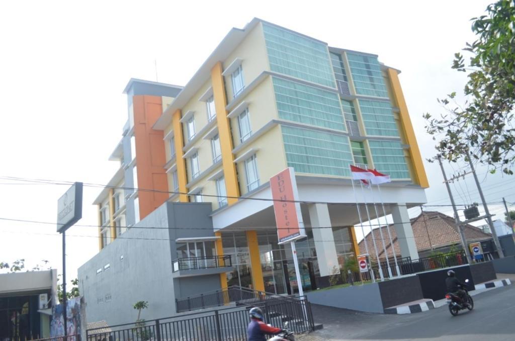 EDU Hostel Yogyakarta Buitenkant foto